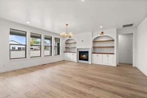 20-web-or-mls-1805-N-Black-Elm-20